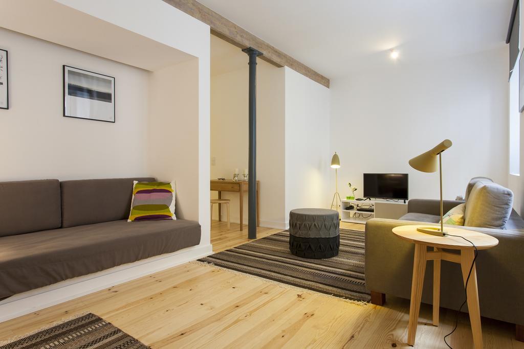 ALTIDO Cosy 1-bed flat with workspace in Santa Catarina, moments from Luís de Camões Sq Lisboa Habitación foto