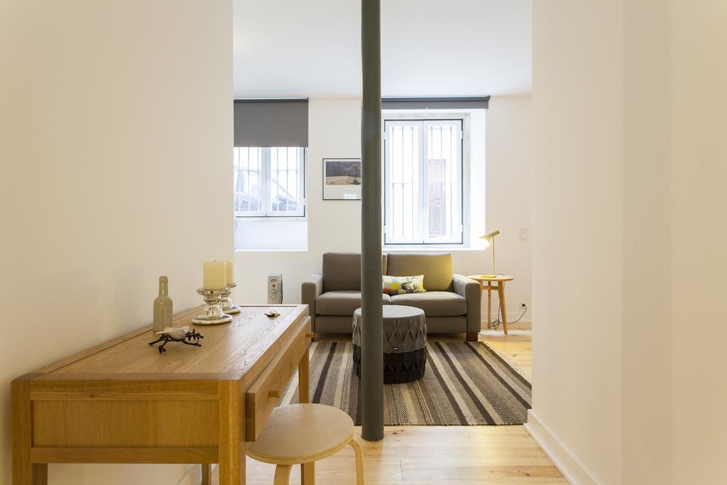 ALTIDO Cosy 1-bed flat with workspace in Santa Catarina, moments from Luís de Camões Sq Lisboa Habitación foto