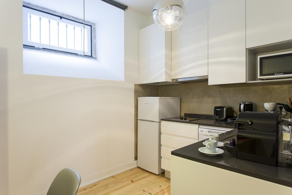 ALTIDO Cosy 1-bed flat with workspace in Santa Catarina, moments from Luís de Camões Sq Lisboa Habitación foto